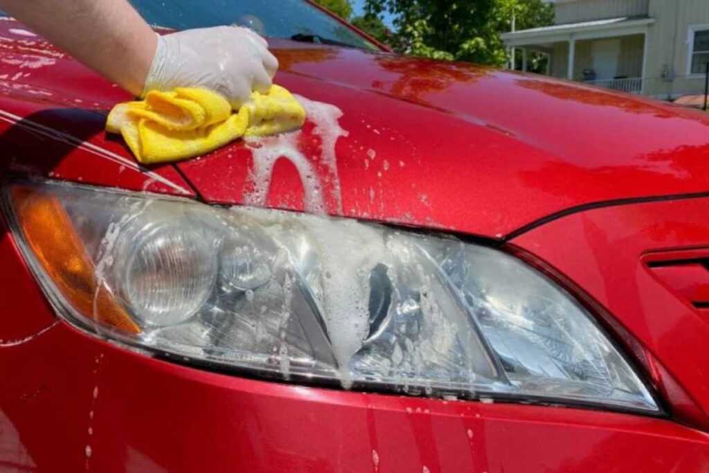 can you wash your car with dish soap