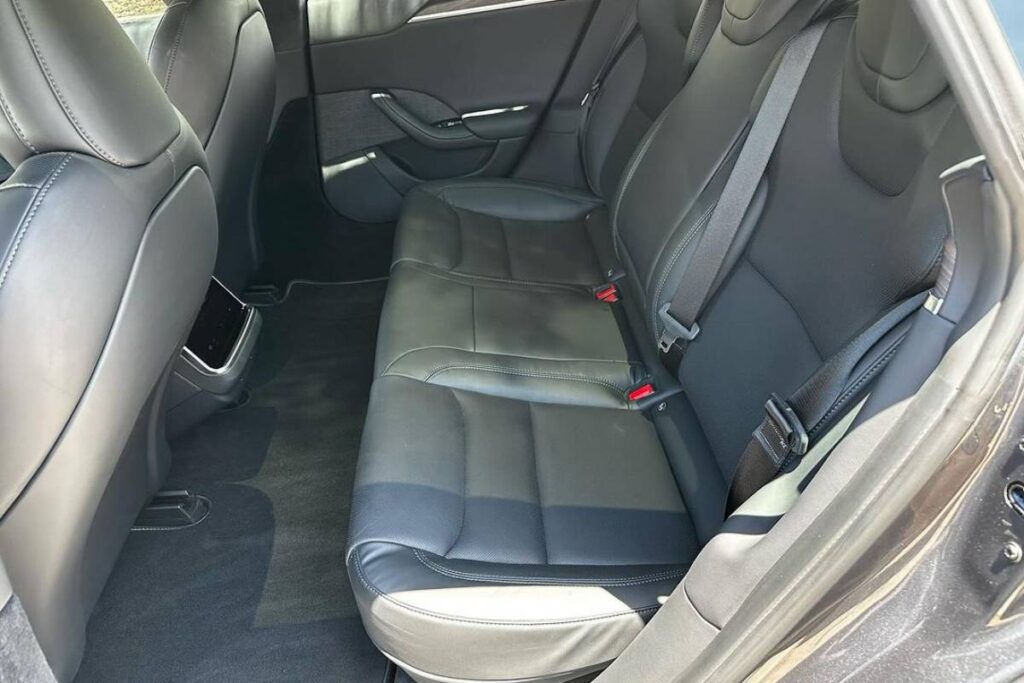 professional car detailing for leather seats near me (2)