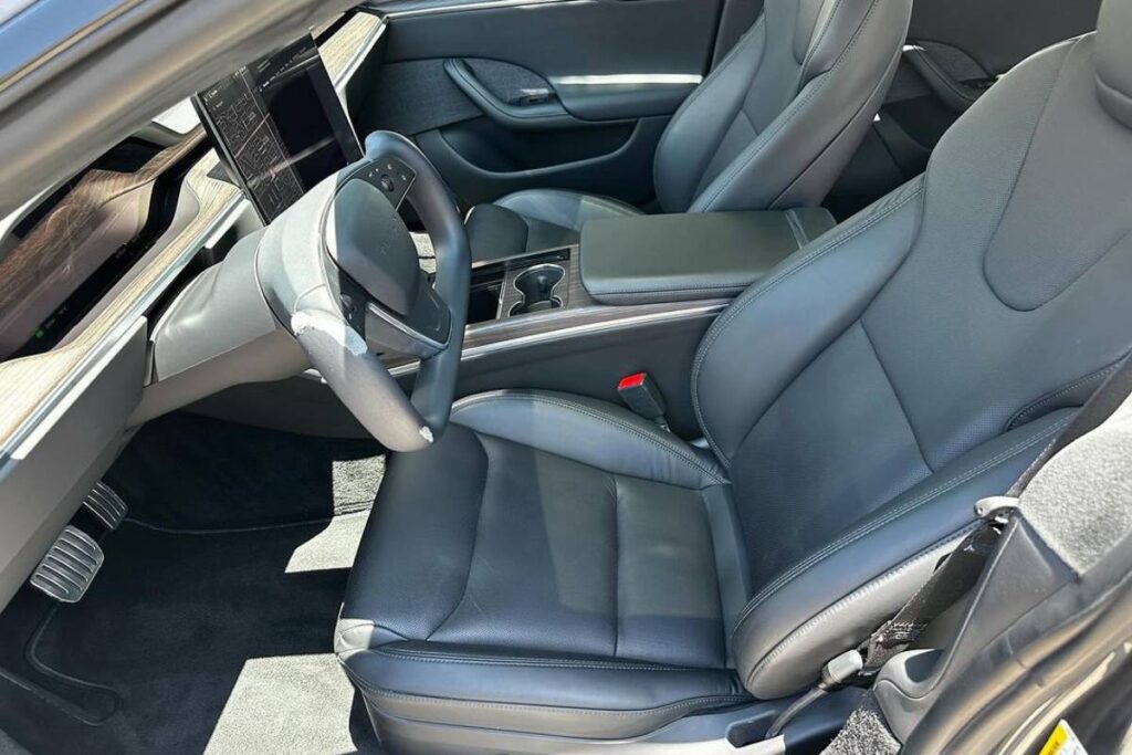 professional car detailing for leather seats near me (3)