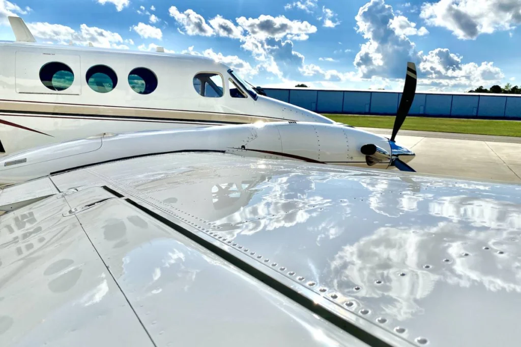 how to properly wash an aircraft without damaging the paint (2)