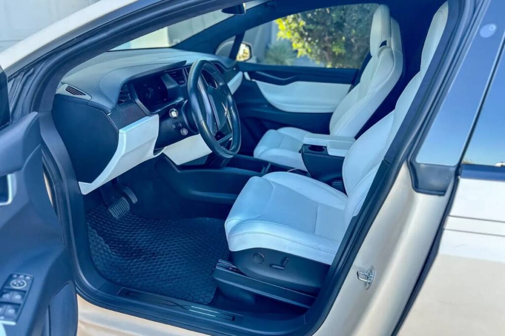 5 signs you need an interior car detailing appointment (2)