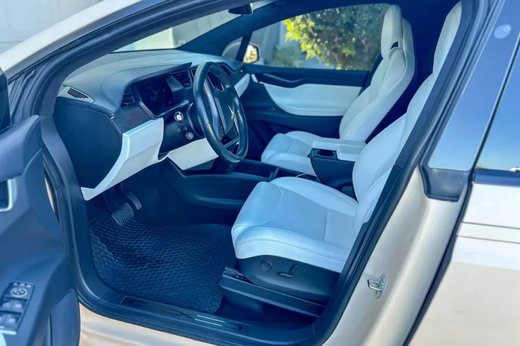 5 signs you need an interior car detailing appointment (2)