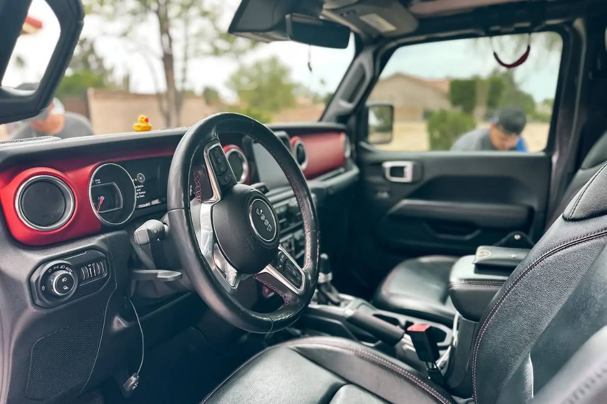 5 signs you need an interior car detailing appointment (3)