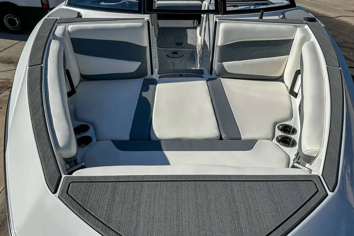 top signs your boat needs detailing now